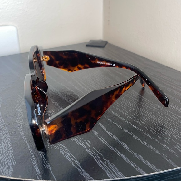 Brown Tone - Picture 2 of 5